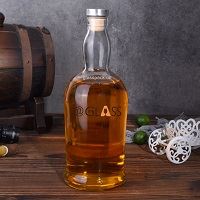 Cum să personalizați o sticlă de whisky cu plută?